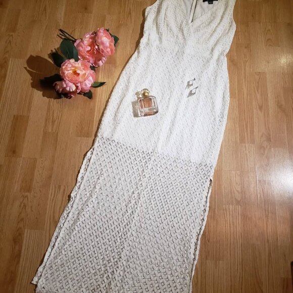 Gorgeous ivory lace maxi dress. - Picture 3 of 11
